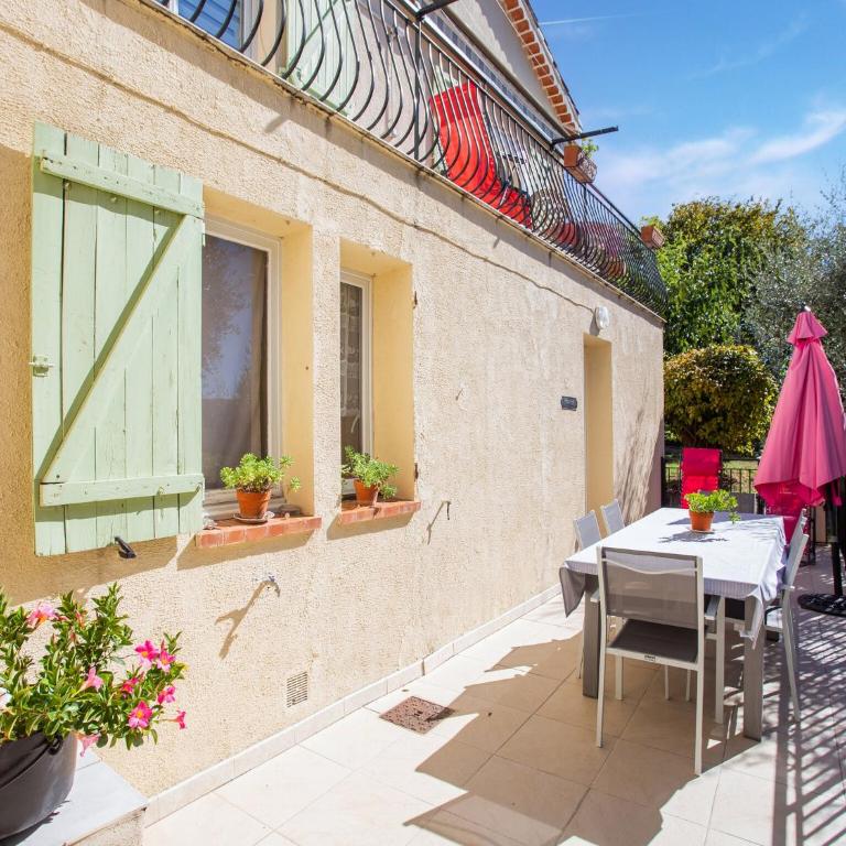 Cozy Hillside Escape in Berre - Two-Bedroom Holiday Home - 22
