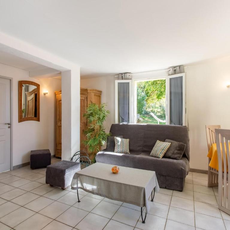 Cozy Hillside Escape in Berre - Two-Bedroom Holiday Home - 1