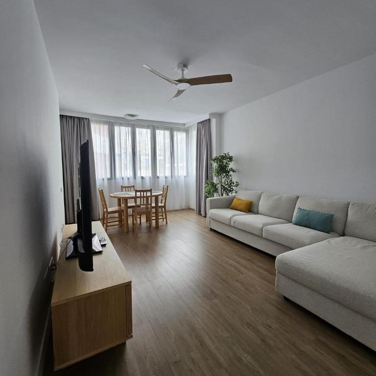 Apartamentos Ciudad Jardín - Apartamento Deluxe de 2 dormitorios con balcón - 2