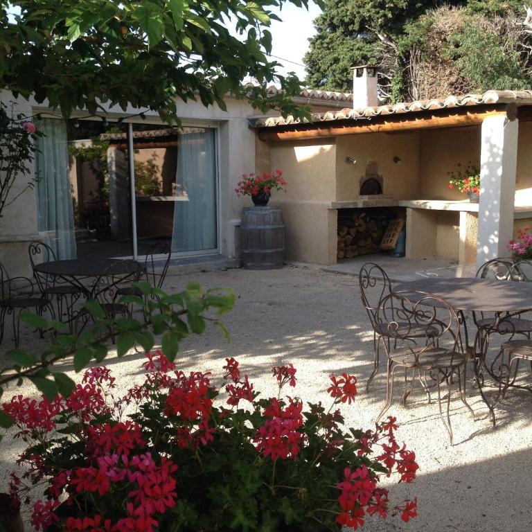 Farmhouse in Carpentras with Pool - Villa 2 Chambres - 24