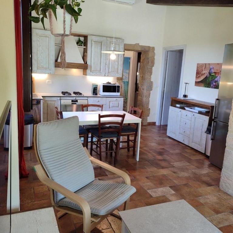 Casa Vacanze in campagna con piscina e giardino privati - Villa - 11