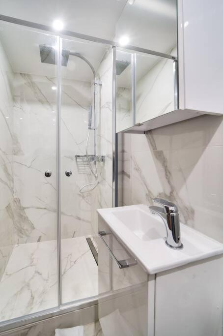 Superbe maisonnette neuve au coeur de Paris - Two-Bedroom Apartment - 12