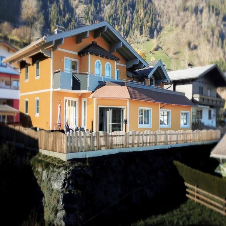 Mansion in Goldegg near Ski Lift - Maison de Vacances 3 Chambres - 1