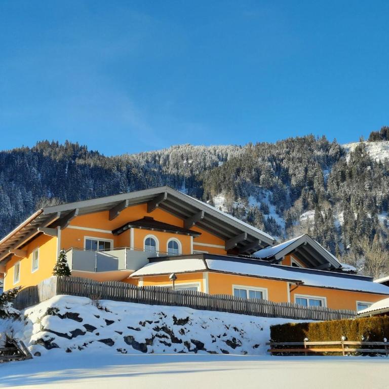 Mansion in Goldegg near Ski Lift - Maison de Vacances 3 Chambres - 28