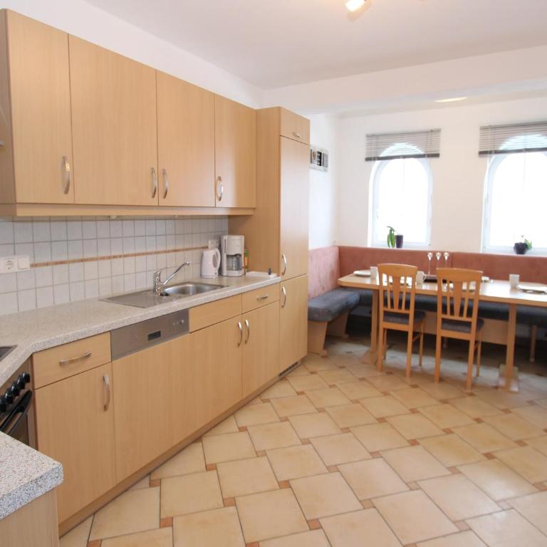 Mansion in Goldegg near Ski Lift - Maison de Vacances 3 Chambres - 11