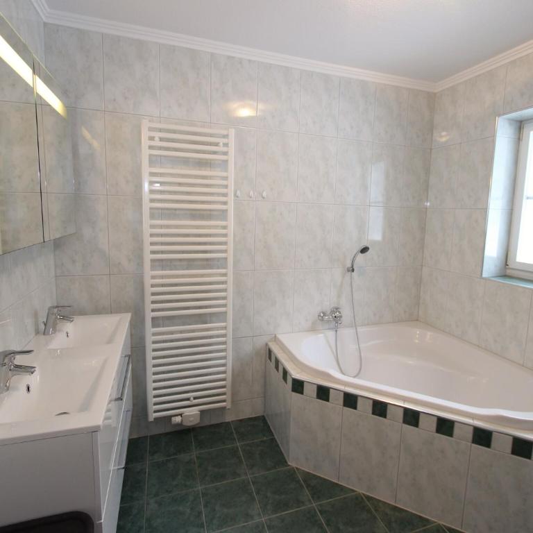 Mansion in Goldegg near Ski Lift - Maison de Vacances 3 Chambres - 15