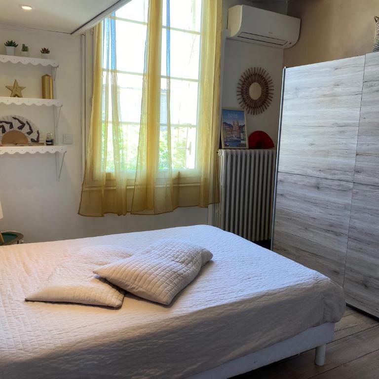 Maison Méditerranéenne proche du cœur de ville, avec piscine - Three-Bedroom Villa - 15