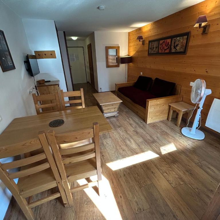 Studio Cosy 4 pers, avec balcon, idéal Ski 3 Vallées et Cure Thermale - Studio avec Balcon - 4