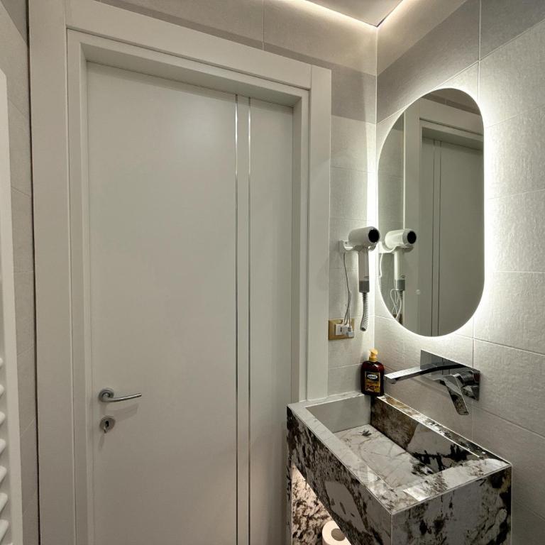 Luxe roma - Camera Matrimoniale con Bagno Privato - 10