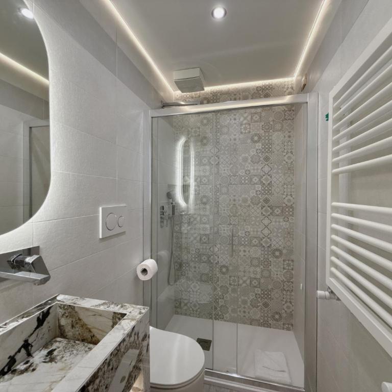 Luxe roma - Camera Matrimoniale con Bagno Privato - 9
