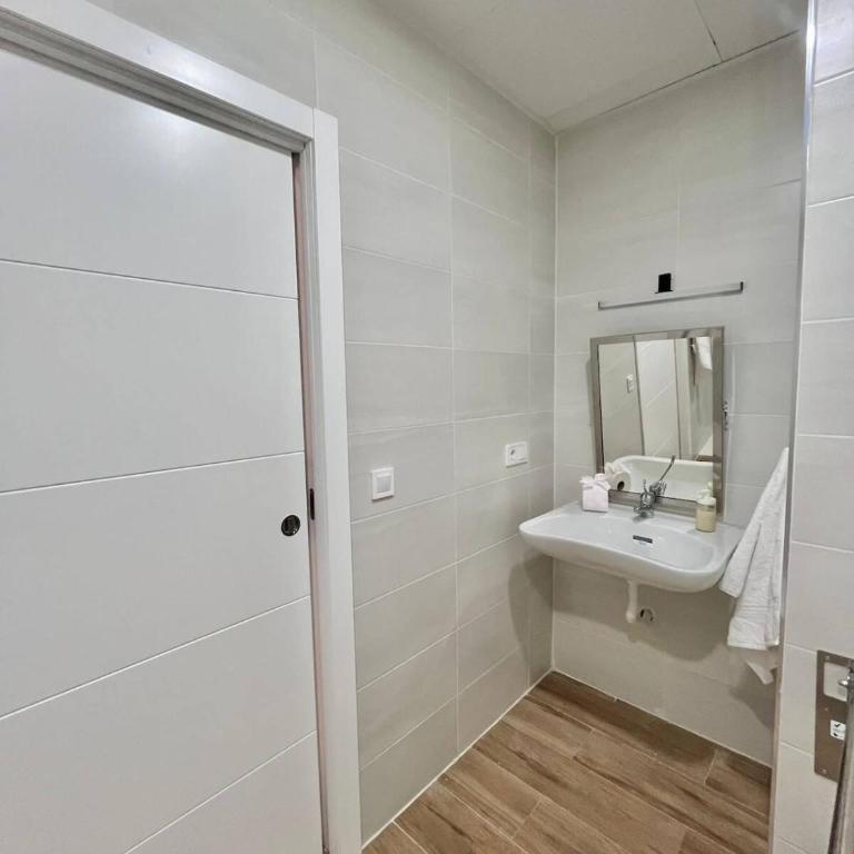 AH- Apartamentos Ifema Funcionales y comodos - One-Bedroom Apartment - 6