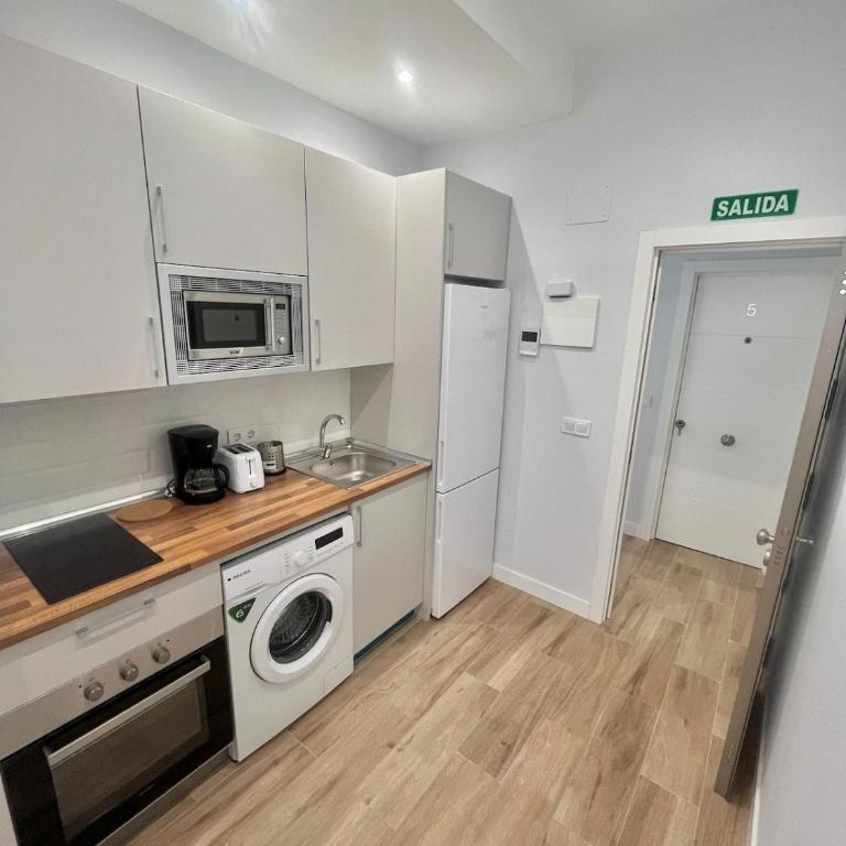 AH- Apartamentos Ifema Funcionales y comodos - One-Bedroom Apartment - 3