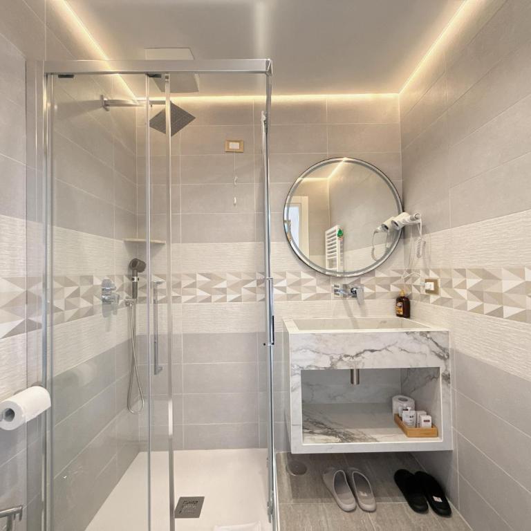 Luxe roma - Camera Matrimoniale con Bagno Privato - 12
