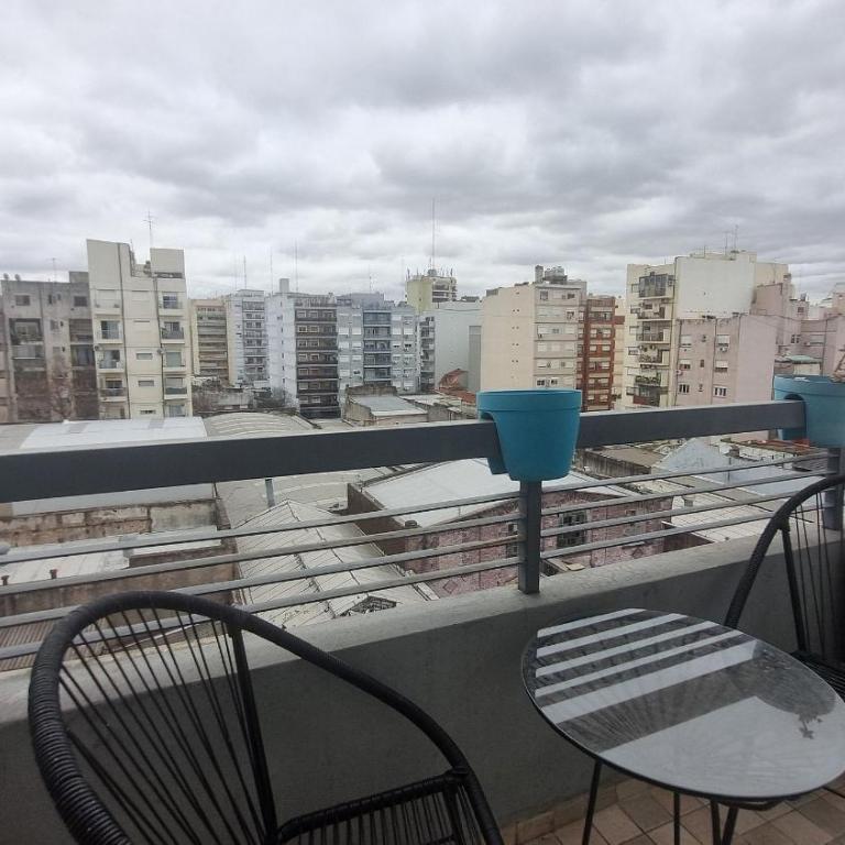 Depto con balcón, pileta y buen WiFi - Apartamento - 13