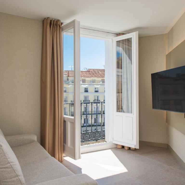 FORTINN Puerta del Sol - Junior Suite with Balcony - 9