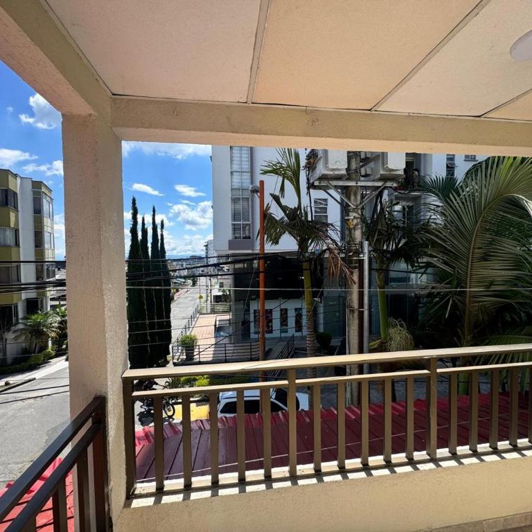 Habitaciones en Armenia, Quindio- fundadores - Habitación Familiar con balcón - 8