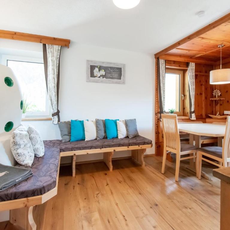 Chalet in Ötz near Hochötz Ski Lift - Four-Bedroom Vacation Home - 9