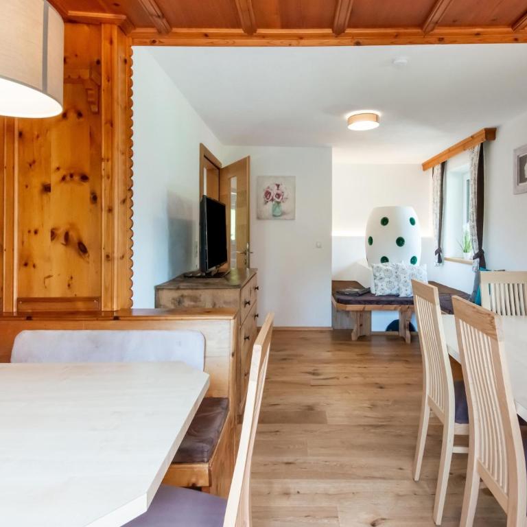 Chalet in Ötz near Hochötz Ski Lift - Four-Bedroom Vacation Home - 11