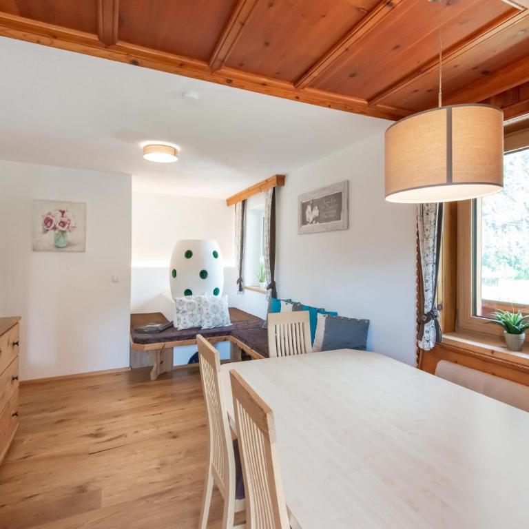 Chalet in Ötz near Hochötz Ski Lift - Four-Bedroom Vacation Home - 10