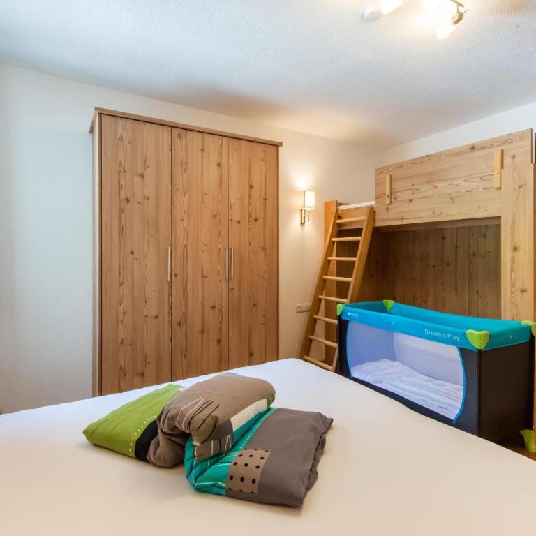Chalet in Ötz near Hochötz Ski Lift - Four-Bedroom Vacation Home - 17