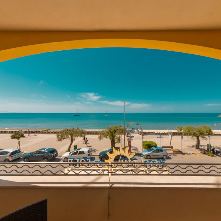Hotel Riva Del Sole - Camera Tripla Superior con Vista Mare - 8