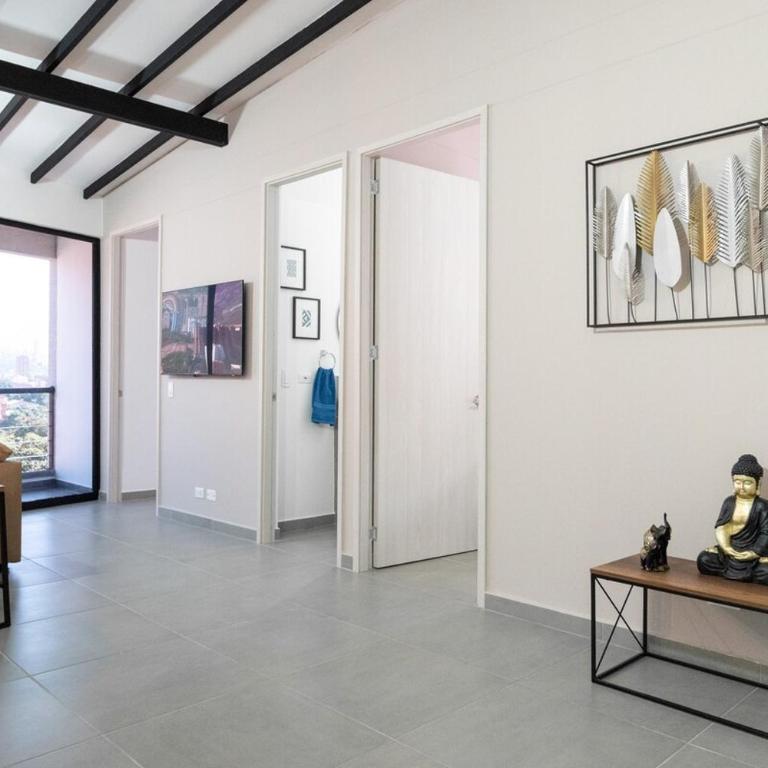 Cozy Laureles Retreat, Stadium Vicinity - Two-Bedroom Apartment with City View - 12