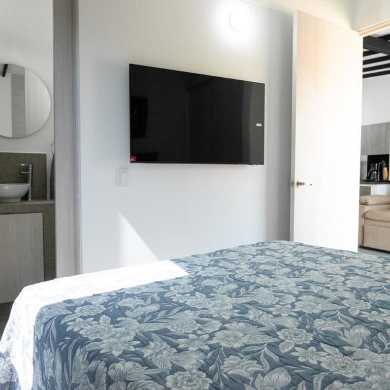 Cozy Laureles Retreat, Stadium Vicinity - Two-Bedroom Apartment with City View - 14