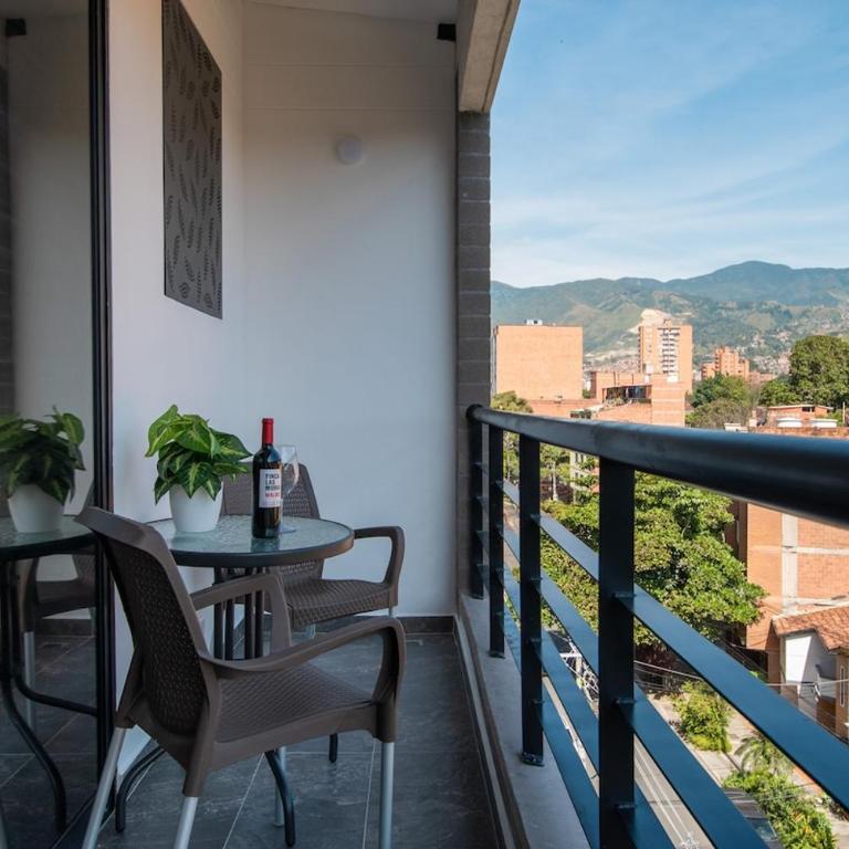 Cozy Laureles Retreat, Stadium Vicinity - Two-Bedroom Apartment with City View - 19