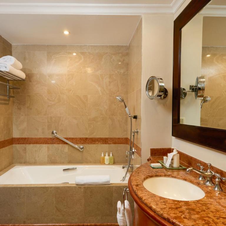 JW Marriott Caracas - Guest Room with City View - 1