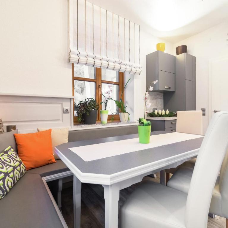 Holiday Home in Rennweg near Ski Slopes - Ferienhaus mit 4 Zimmern - 6