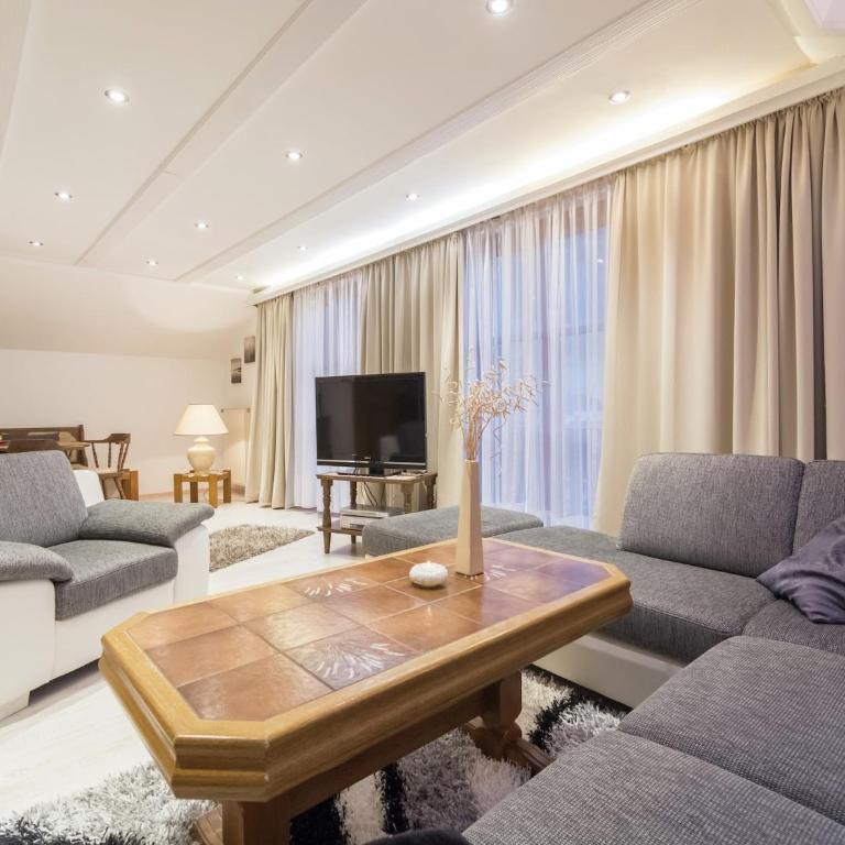 Holiday Home in Rennweg near Ski Slopes - Ferienhaus mit 4 Zimmern - 5