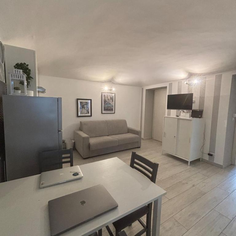 The Black and White House - Roman Quadrilateral - Appartamento con 1 Camera da Letto - 3