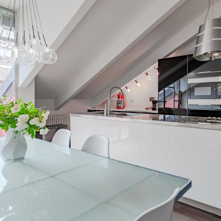AC, Terrace, Parking, TERRAZZA SUI TETTI - Appartamento con 3 Camere da Letto - 2