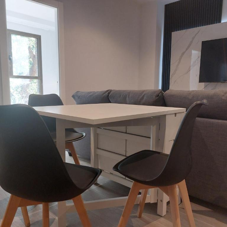 Apartamentos Ordesa Ainsa - Two-Bedroom Standard Apartment - 15