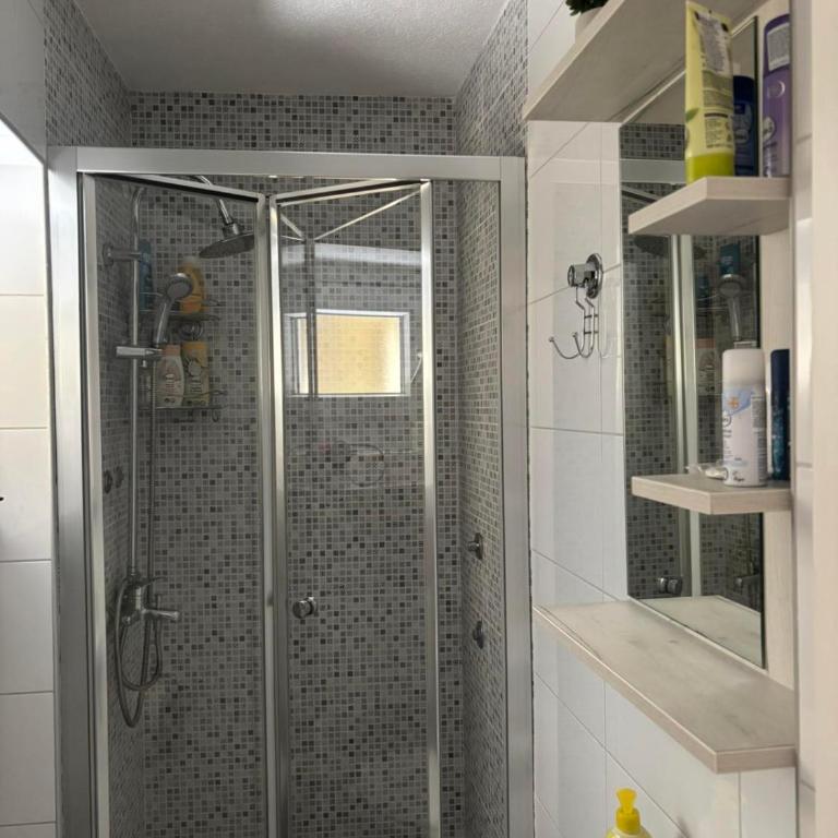 Red Apartment - One-Bedroom Apartment - 8