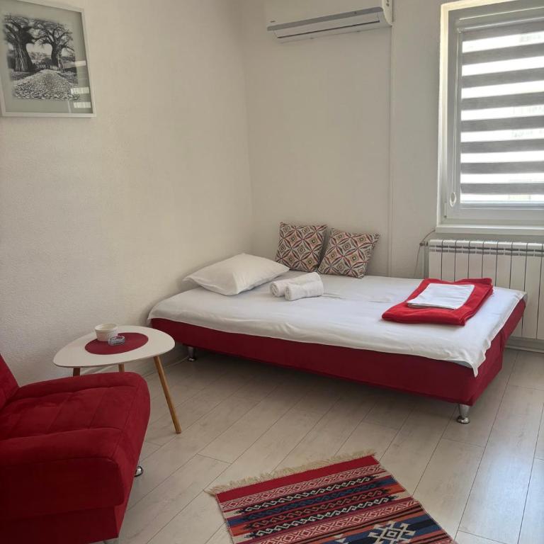 Red Apartment - One-Bedroom Apartment - 13