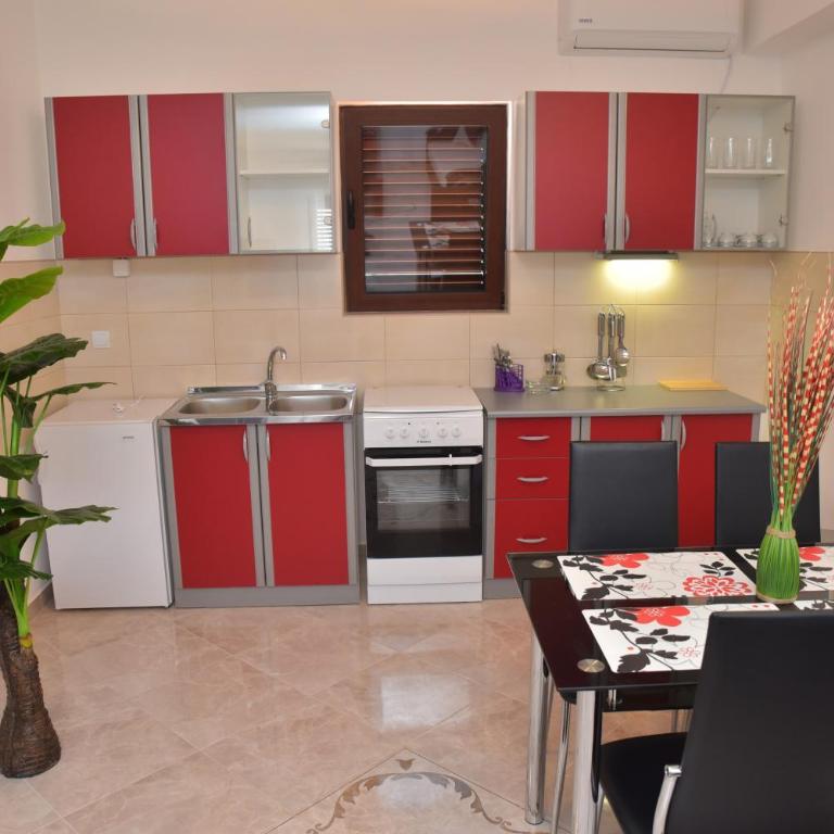 Apartmani Centar Igalo - Apartment with Sea View and Terrace A1 - 6