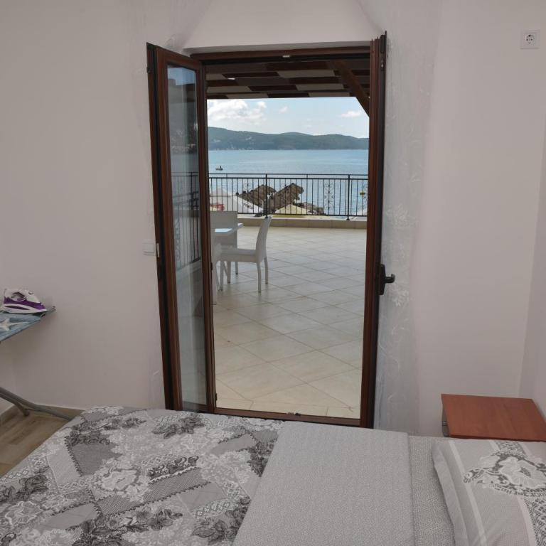 Apartmani Centar Igalo - Apartment with Sea View and Terrace A1 - 10