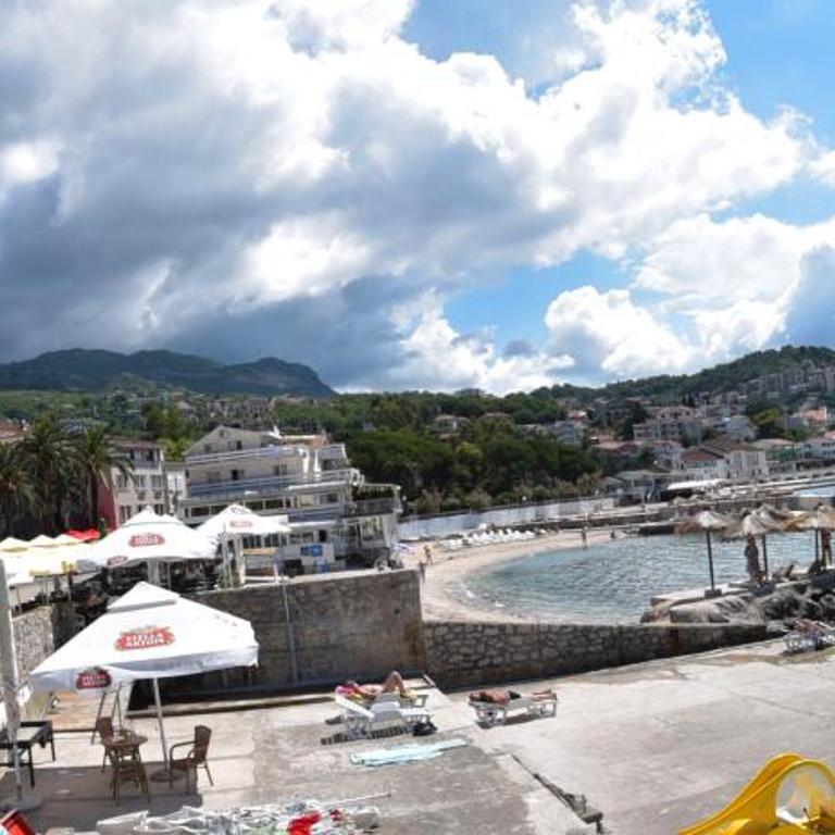 Apartmani Centar Igalo - Apartment with Sea View and Terrace A1 - 2