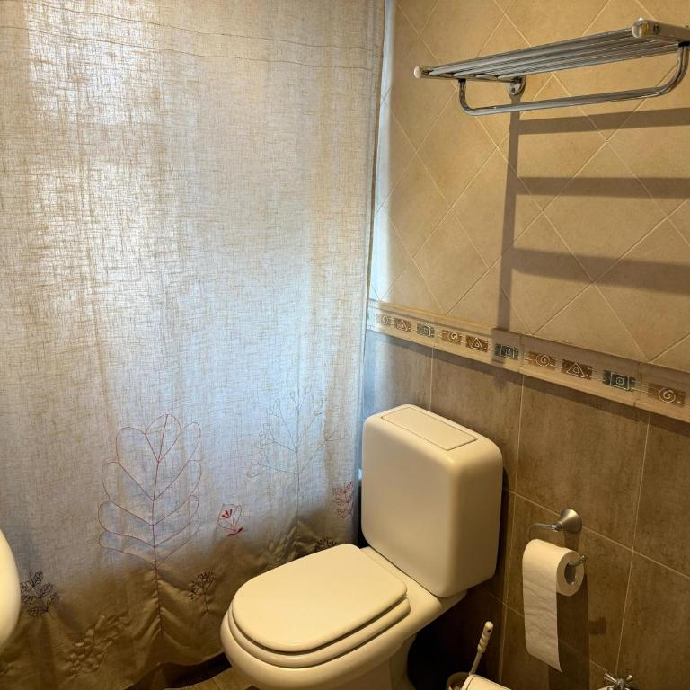 Dpto amplio con patio, churrasquera y cochera - Apartamento de 2 dormitorios - 2