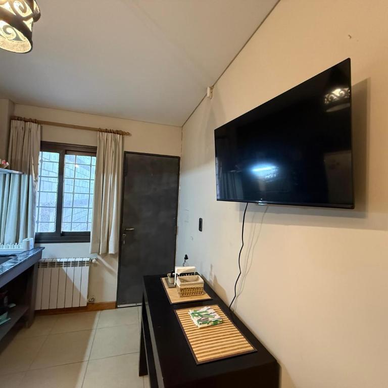 Dpto amplio con patio, churrasquera y cochera - Apartamento de 2 dormitorios - 16