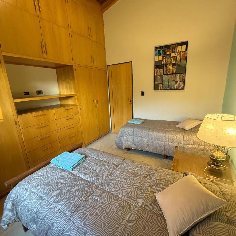 Dpto amplio con patio, churrasquera y cochera - Apartamento de 2 dormitorios - 19