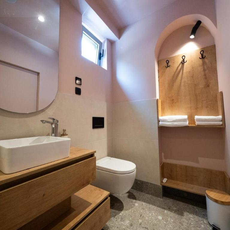 Boutique Hotel Lux Rooms B-Five - Suite sa Bračnim Krevetom (Queen-size) i Spa Kadom - 9