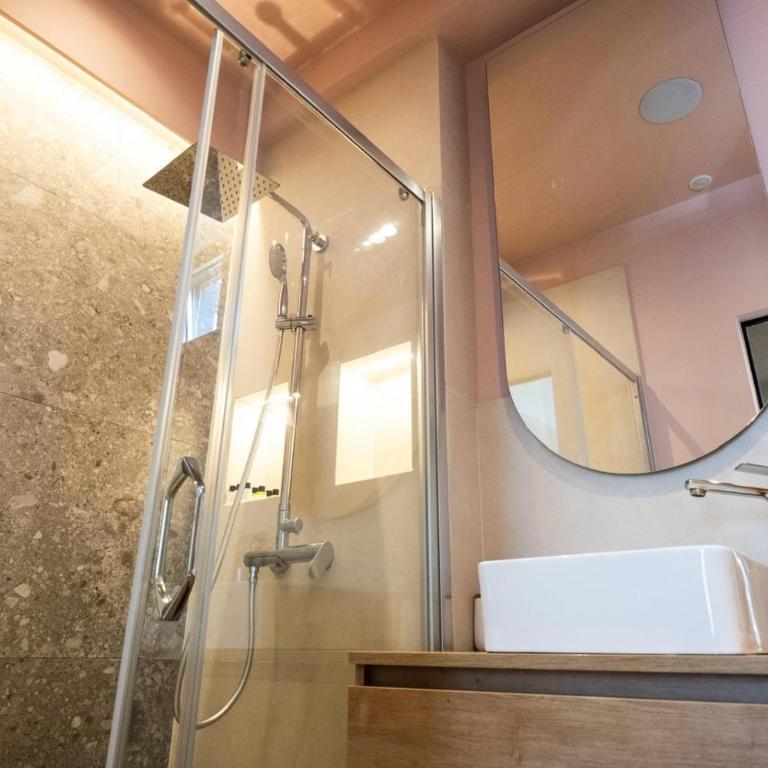 Boutique Hotel Lux Rooms B-Five - Suite sa Bračnim Krevetom (Queen-size) i Spa Kadom - 24