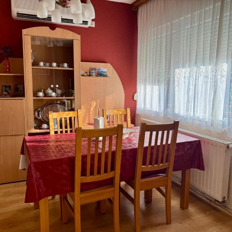 Apartment Rest Mostar Zalik - Three-Bedroom Apartment with Balcony - 12