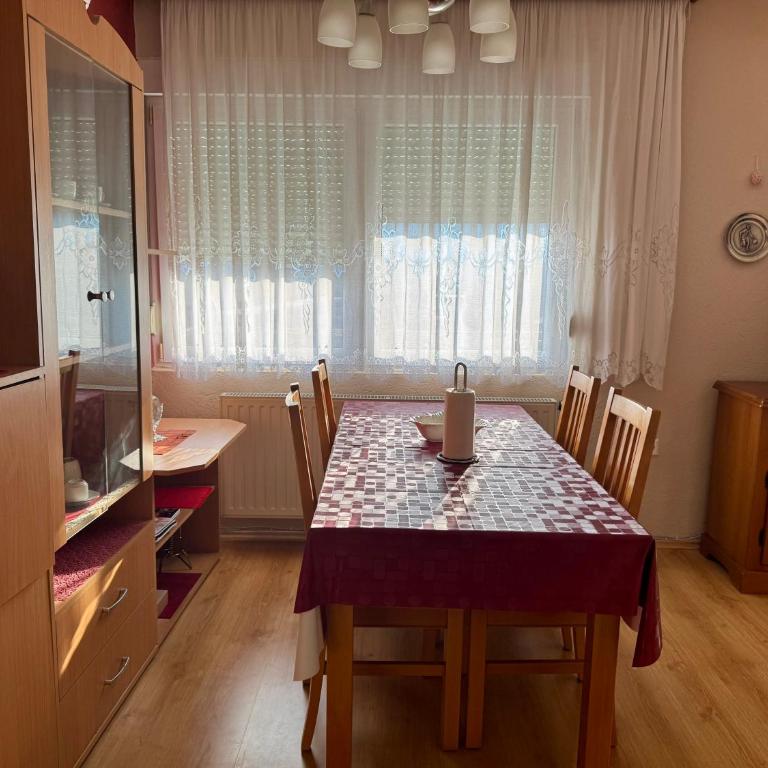 Apartment Rest Mostar Zalik - Three-Bedroom Apartment with Balcony - 9