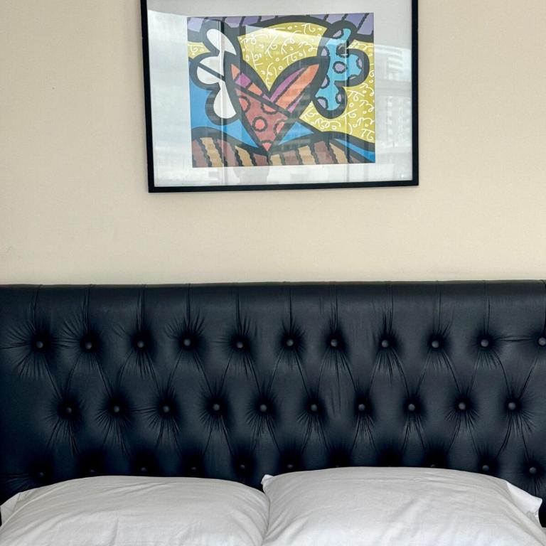 POX - The world of Romero Brito in the Green Tower - One-Bedroom Apartment - 12