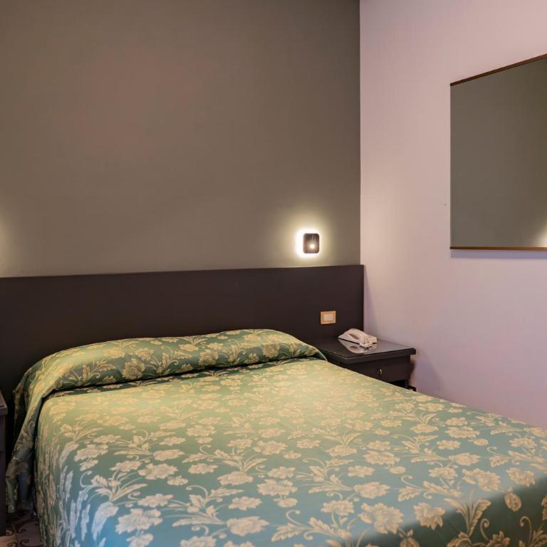 Cavour 30TRE - Moderno per tradizione - Camera Queen con Balcone - 1