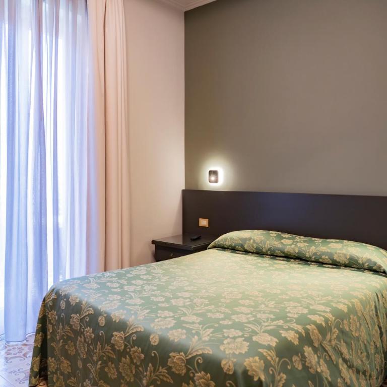 Cavour 30TRE - Moderno per tradizione - Camera Queen con Balcone - 3