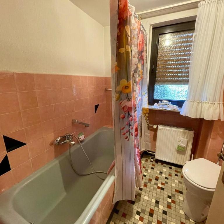Spacious 3BR House with 2 Parking Spaces & Garden - Haus mit 3 Schlafzimmern - 20